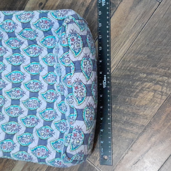 Vera Bradley Essential Tote Bag Shoulder Handbag PAISLEY STRIPES- good condition - Picture 4 of 6